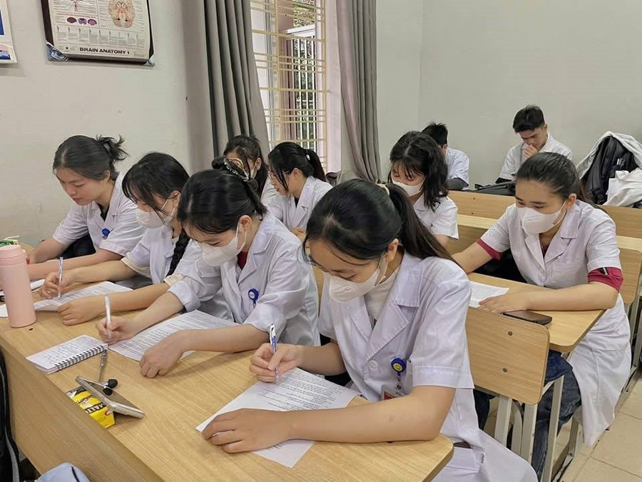 Sinh viên ngành Dược được đào tạo bài bản, khoa học. 208.jpg