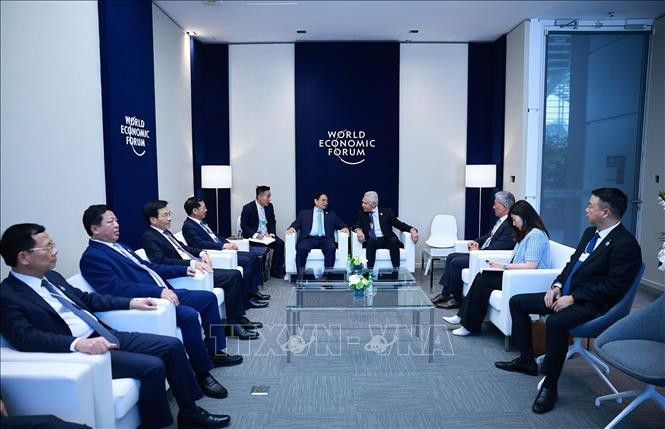 Thủ tướng Phạm Minh Chính gặp Chủ tịch lâm thời WEF Peter Brabeck-Letmathe. (Ảnh: Dương Giang/TTXVN) Thủ tướng Phạm Minh Chính gặp Chủ tịch lâm thời WEF Peter Brabeck-Letmathe. (Ảnh: Dương Giang/TTXVN)