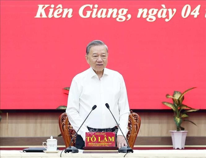 Tổng Bí thư Tô Lâm phát biểu chỉ đạo tại cuộc làm việc với Ban Thường vụ Tỉnh ủy Kiên Giang và Thường trực Tỉnh ủy An Giang. (Ảnh: Thống Nhất/TTXVN) Tổng Bí thư Tô Lâm phát biểu chỉ đạo tại cuộc làm việc với Ban Thường vụ Tỉnh ủy Kiên Giang và Thường trực Tỉnh ủy An Giang. (Ảnh: Thống Nhất/TTXVN)
