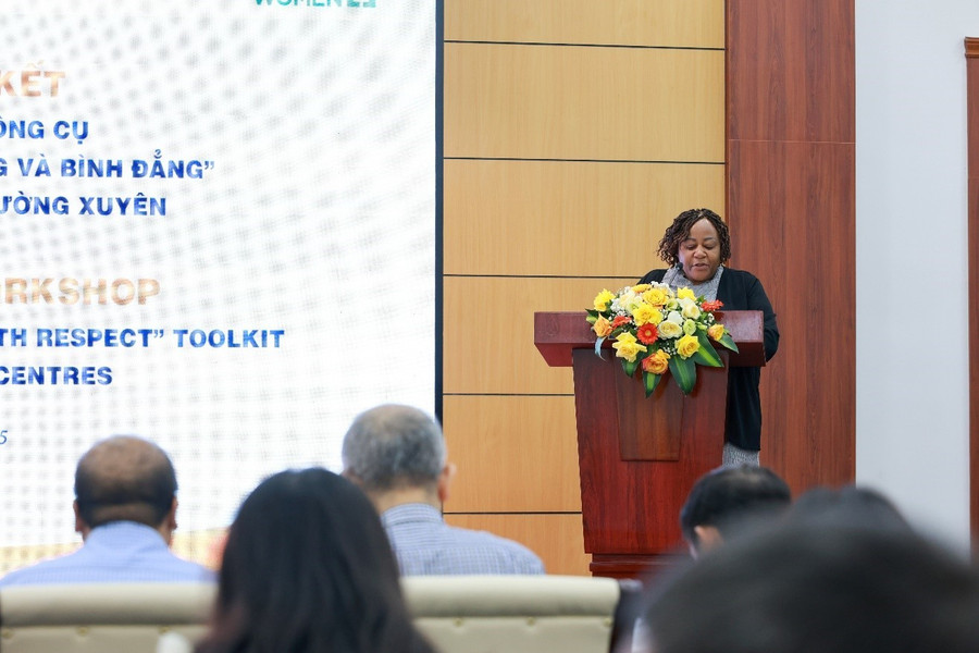 Bà Caroline Nyamayemombe- Đại diện Quốc gia UN-Women tại Việt Nam phát biểu. 28.jpg