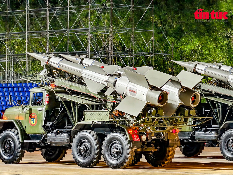 S-125-VT sử dụng đạn tên lửa cũ của tổ hợp S-125-M1, sau khi được Tập đoàn Công nghiệp-Viễn thông Quân đội (Viettel) cải tiến đã tăng tỷ lệ bắn trúng mục tiêu và khả năng dẫn đường nhiều đạn tên lửa cùng lúc với tầm bắn tăng lên hơn 20km. S-125-VT sử dụng đạn tên lửa cũ của tổ hợp S-125-M1, sau khi được Tập đoàn Công nghiệp-Viễn thông Quân đội (Viettel) cải tiến đã tăng tỷ lệ bắn trúng mục tiêu và khả năng dẫn đường nhiều đạn tên lửa cùng lúc với tầm bắn tăng lên hơn 20km.