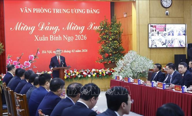 Tổng Bí thư Tô Lâm chúc Tết cán bộ, công chức, viên chức, người lao động Văn phòng Trung ương Đảng. Ảnh: Thống Nhất/TTXVN