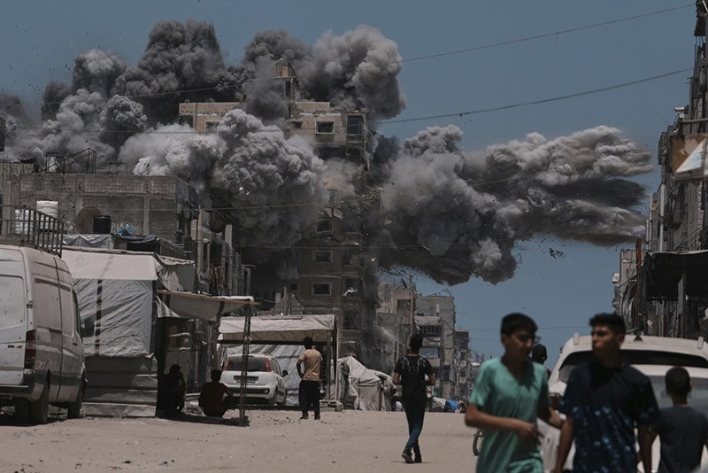 chum-anh-khoanh-khac-mot-cuoc-khong-kich-vao-thanh-pho-gaza-05.jpg