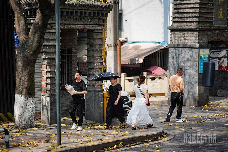 chum-anh-cuoc-song-tuong-phan-o-thanh-pho-trung-khanh-010.jpg