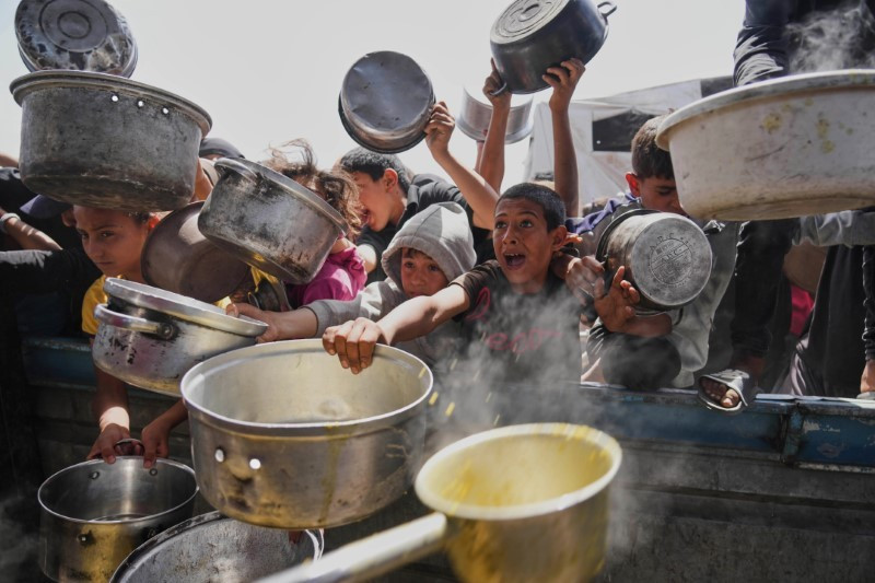 hinh-anh-gan-290000-tre-em-gaza-ben-bo-vuc-tu-than-9.jpg