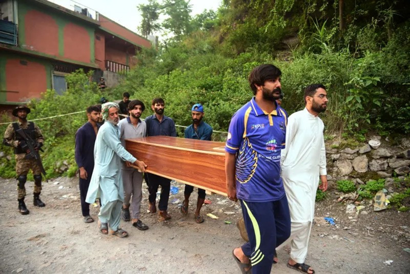 chum-anh-dap-tra-quan-su-giua-an-do-va-pakistan-070505-02.jpg