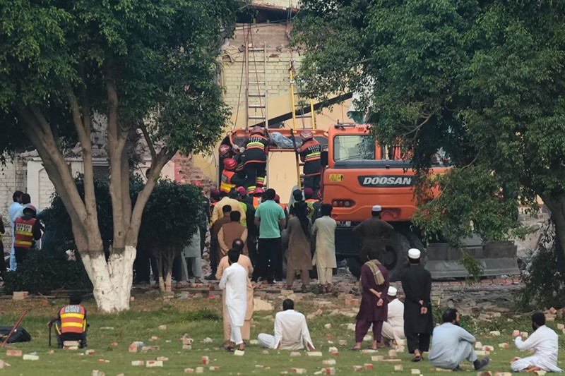 chum-anh-dap-tra-quan-su-giua-an-do-va-pakistan-070505-03.jpg
