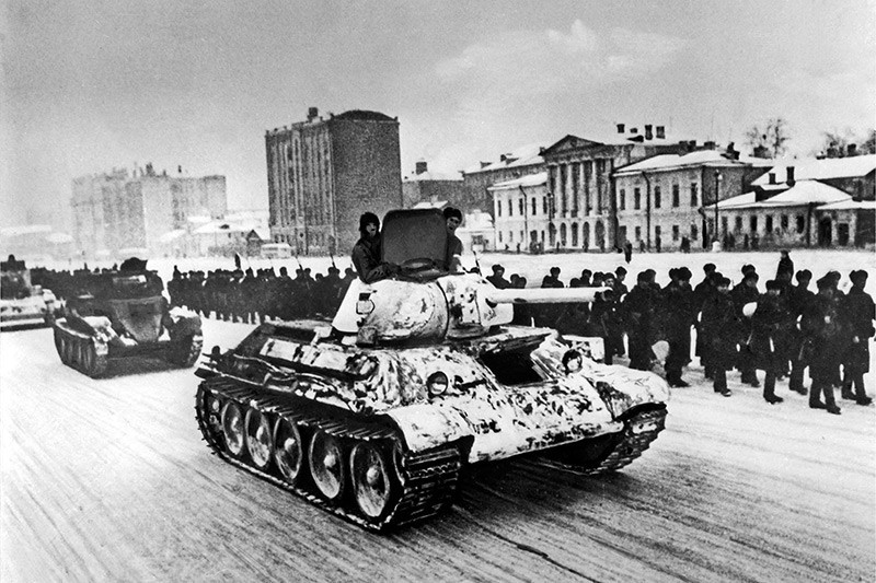 chum-anh-80-nam-su-thay-doi-duong-pho-moscow-07.jpg