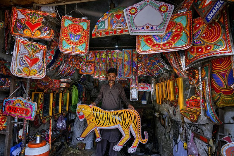 chum-anh-trang-tri-xe-tai-thanh-kiet-tac-di-dong-o-pakistan-015.jpg