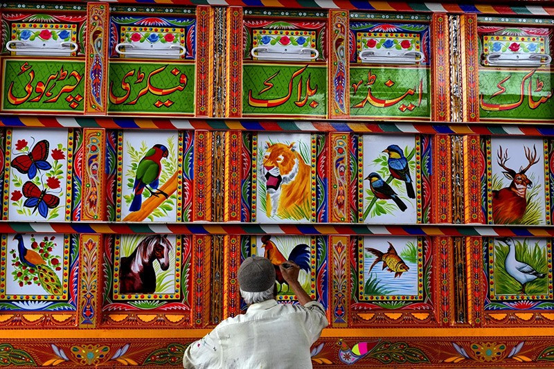 chum-anh-trang-tri-xe-tai-thanh-kiet-tac-di-dong-o-pakistan-09.jpg