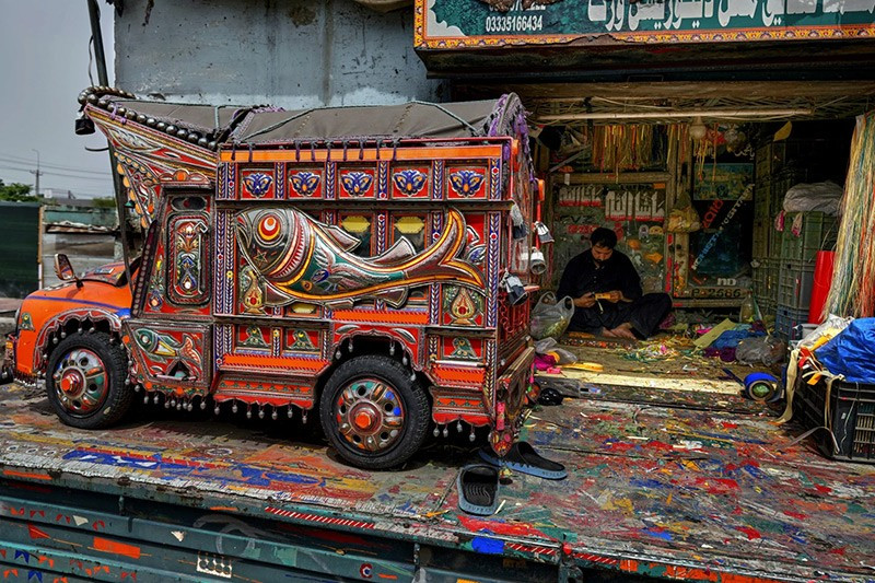 chum-anh-trang-tri-xe-tai-thanh-kiet-tac-di-dong-o-pakistan-013.jpg