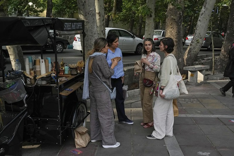 chum-anh-cuoc-song-o-thu-do-tehran-cua-iran-017.jpg