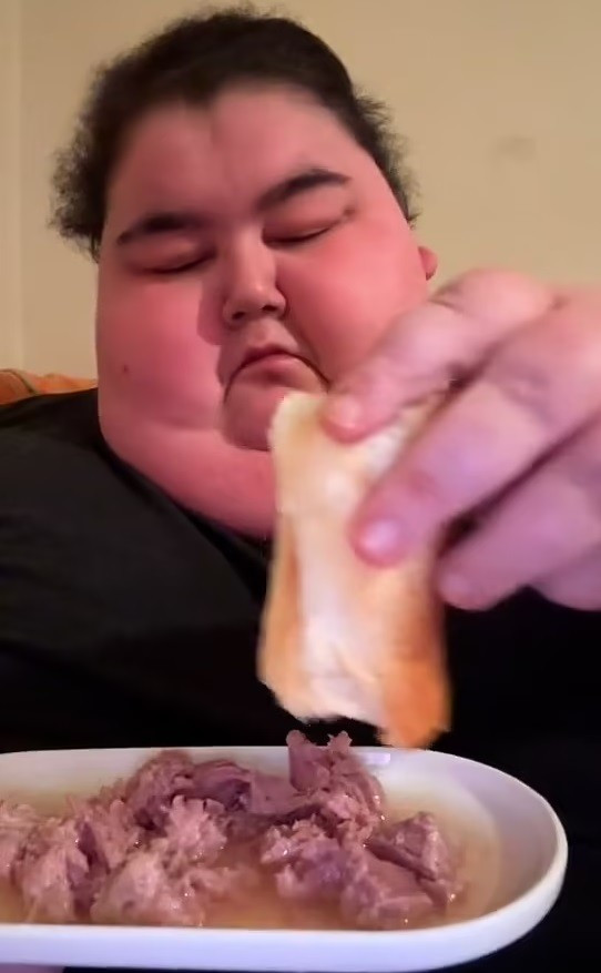 chien-than-mukbang-qua-doi-sau-nhieu-tuan-nam-vien-6.jpg