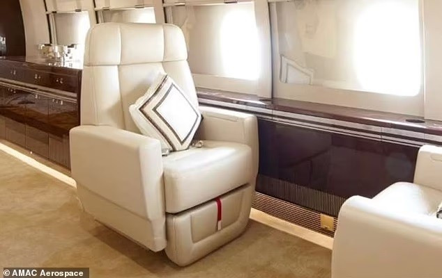 ben-trong-cung-dien-bay-400-trieu-usd-qatar-tang-ong-trump-9.jpg