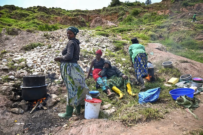 chum-anh-tho-mo-coltan-o-ch-congo-0505-07.jpg