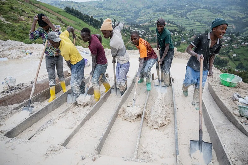 chum-anh-tho-mo-coltan-o-ch-congo-0505-03.jpg