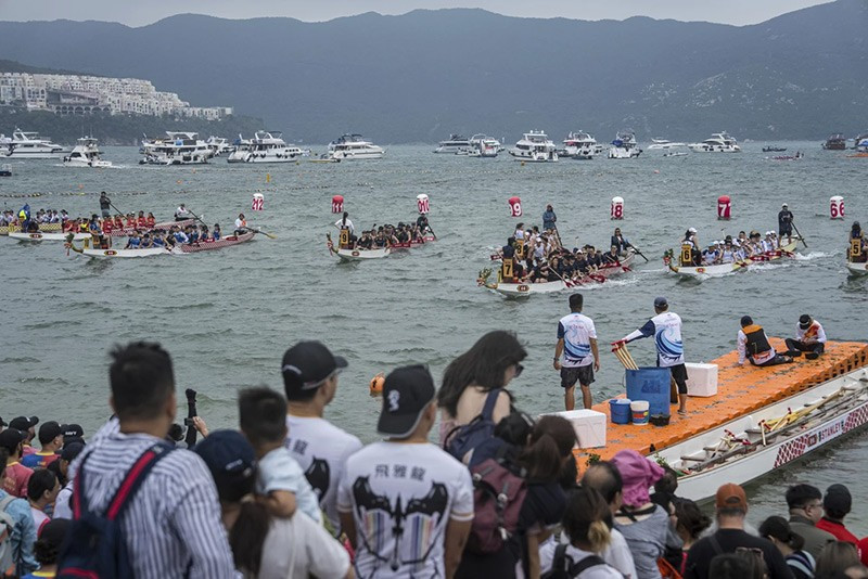 chum-anh-le-hoi-dua-thuyen-rong-o-hong-kong-0505-07.jpg