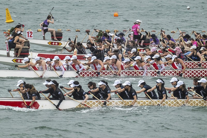 chum-anh-le-hoi-dua-thuyen-rong-o-hong-kong-0505-08.jpg