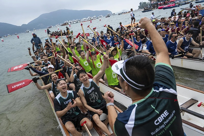 chum-anh-le-hoi-dua-thuyen-rong-o-hong-kong-0505-03.jpg