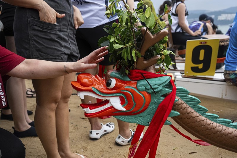 chum-anh-le-hoi-dua-thuyen-rong-o-hong-kong-0505-017.jpg