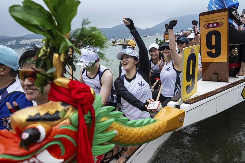 chum-anh-le-hoi-dua-thuyen-rong-o-hong-kong-0505-01.jpg