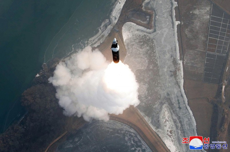 dprk-test-fire-hypersonic-ballistic-missile-060105-05.jpg