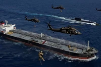 Vì sao tàu chiến và tàu ngầm Nga án binh bất động khi Mỹ bắt tàu chở dầu?