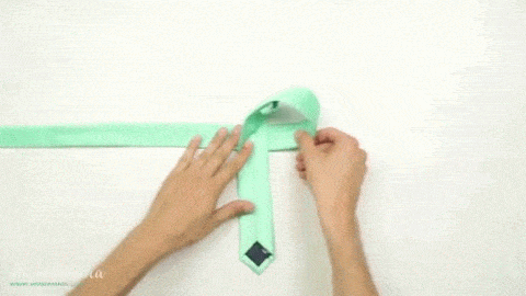 Tuyệt chiêu thắt cà vạt chỉ trong 10s ảnh 1 Tuyệt chiêu thắt cà vạt chỉ trong 10s ảnh 1