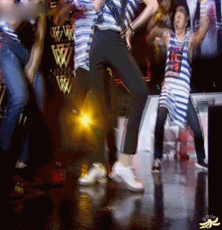 Nam Tae Hyun sẵn sàng uốn éo để chiều lòng fan ở concert. nhung-dieu-nhay-kho-do-cua-idol-khien-fan-phai-xau-ho-thay-4