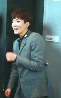 Ai nói WINNER không biết tạo dáng cute nào? Hãy học tập Kang Seung Yoon nhé. nhung-dieu-nhay-kho-do-cua-idol-khien-fan-phai-xau-ho-thay-3