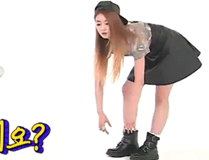 Đây là điệu nhảy khỉ đột do nữ ca sĩ sáng chế ra. nhung-dieu-nhay-kho-do-cua-idol-khien-fan-phai-xau-ho-thay-1