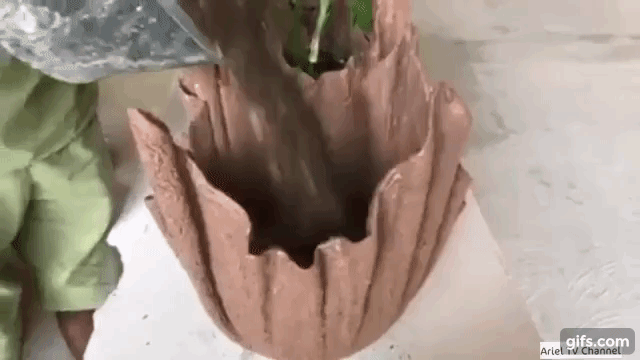 Nhúng chiếc khăn cũ vào hỗn hợp xi măng lỏng rồi phơi khô, thành quả thu được khiến ai cũng muốn bắt chước ảnh 7