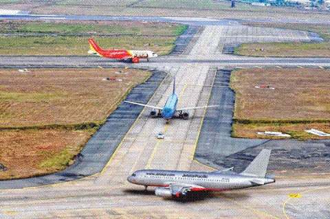 Máy bay hoạt động kinh doanh hàng không chung vì mục đích thương mại.