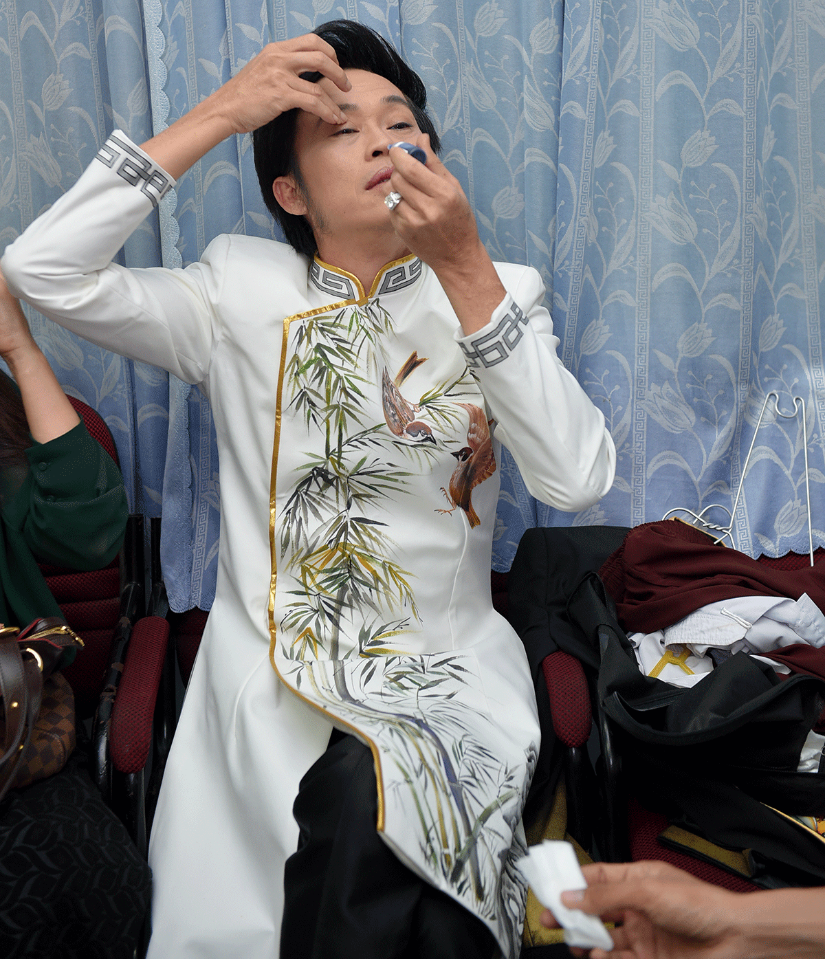 Hoài Linh bác bỏ tin đồn nhập viện vì kiệt sức ảnh 4 Hoài Linh bác bỏ tin đồn nhập viện vì kiệt sức