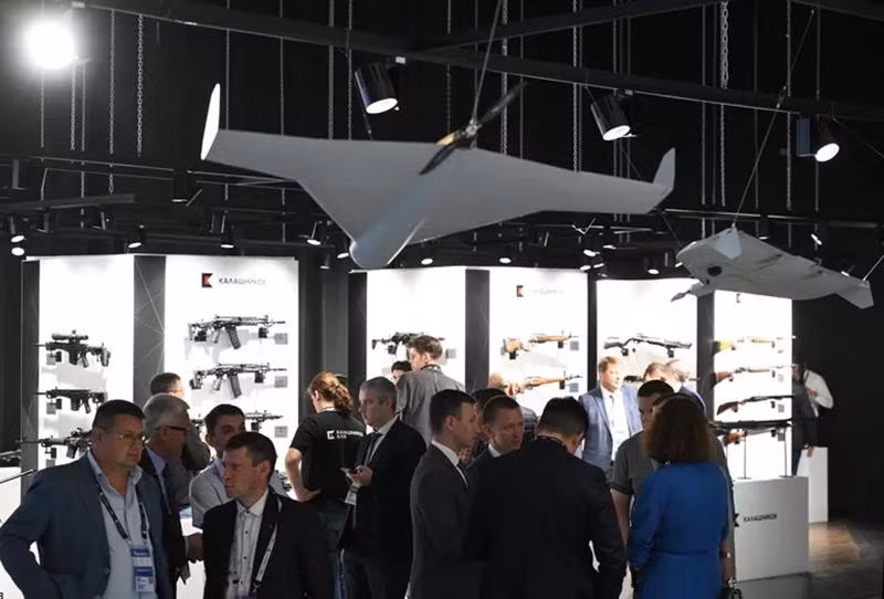 Bên cạnh đó, sự tương tác của các quốc gia thân thiện với Nga trong lĩnh vực đảm bảo an ninh và bảo vệ lợi ích quốc gia sẽ hiệu quả hơn nữa, theo ông Putin. chum-anh-dien-dan-quan-su-army-2024-05.jpg