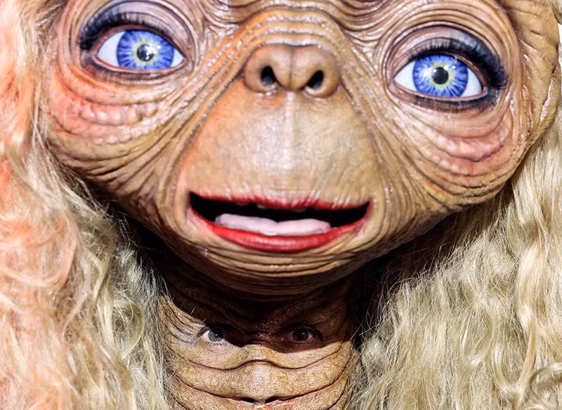 Heidi Klum hóa trang thành người ngoài hành tinh đến dự tiệc Halloween thường niên lần thứ 23 của cô tại Thành phố New York, Mỹ ngày 31/10. Ảnh: REUTERS/Caitlin Ochs nhung-buc-anh-anh-tuong-trong-tuan-081104-02.jpg