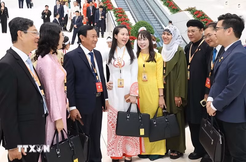 Các đại biểu đến dự Phiên khai mạc trọng thể Đại hội X Mặt trận Tổ quốc Việt Nam. (Ảnh: TTXVN) khai-mac-trong-the-dai-hoi-x-mat-tran-to-quoc-viet-nam-013-6379.jpg