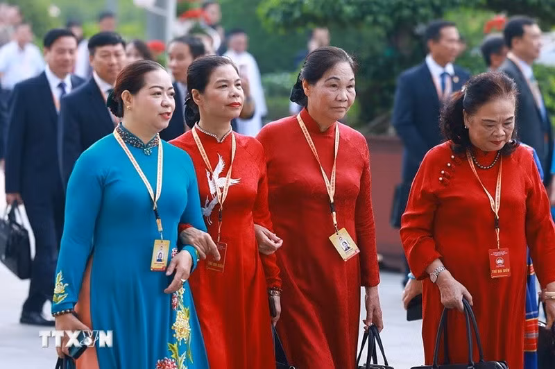 Các đại biểu đến dự Phiên khai mạc trọng thể Đại hội X Mặt trận Tổ quốc Việt Nam. (Ảnh: TTXVN) khai-mac-trong-the-dai-hoi-x-mat-tran-to-quoc-viet-nam-06-3495.jpg