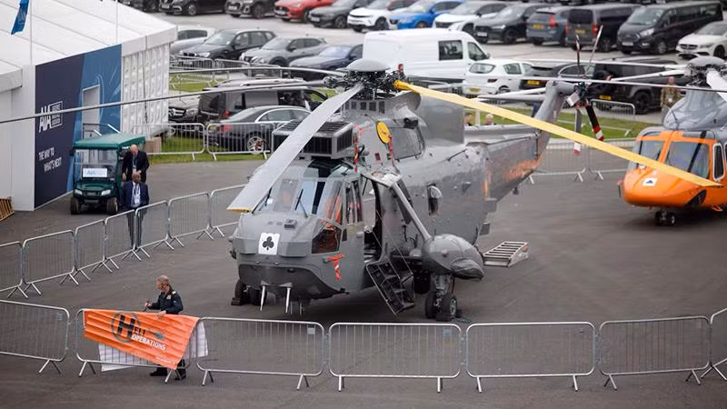 Trực thăng Westland Sea King HU5. Ảnh: Bloomberg. farnborough-international-airshow-2024-07.jpg
