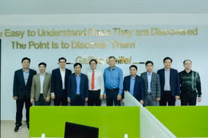 Đại biểu dự khai trương Văn phòng Viện Công nghệ tiên tiến Trường Đại học Tôn Đức Thắng tại Hà Nội chiều 4/12. Ảnh: TDTU