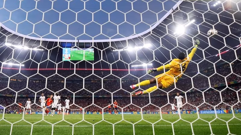 Thần đồng Lamine Yamal ghi siêu phẩm vào lưới tuyển Pháp góp phần giúp Tây Ban Nha vào chung kết EURO 2024. 9.jpeg