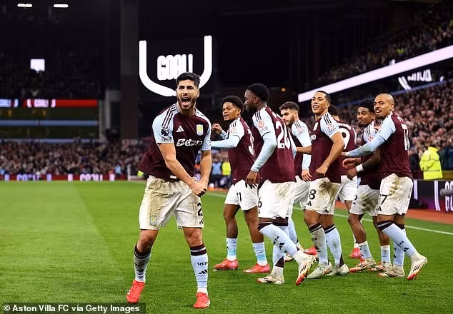 Kết quả trận đấu giúp Aston Villa chỉ còn kém Chelsea 1 điểm (42 so với 43) và chỉ kém Top 4 vỏn vẹn 2 điểm. 8-2769.jpg