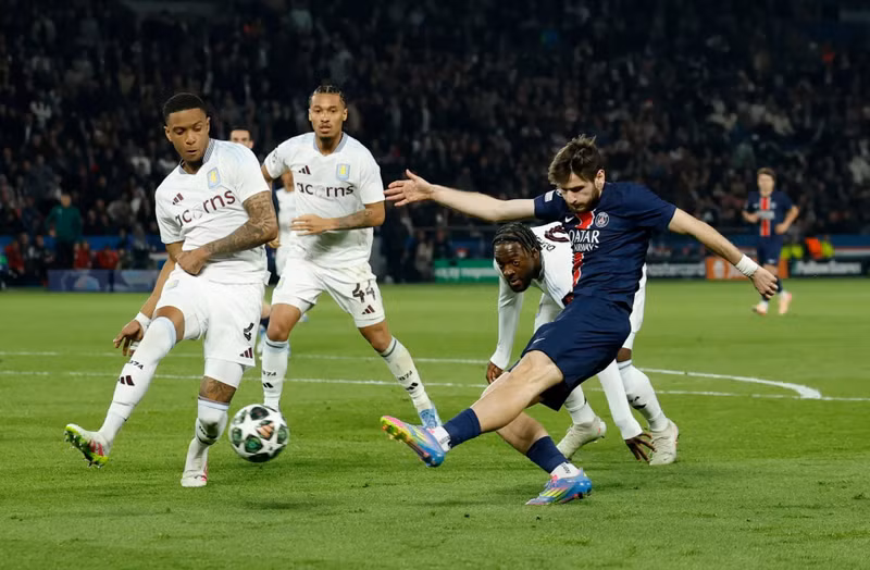 Khvicha Kvaratskhelia với siêu phẩm solo đã giúp PSG vươn lên dẫn trước 2-1 ở phút 49. psg-05.jpg