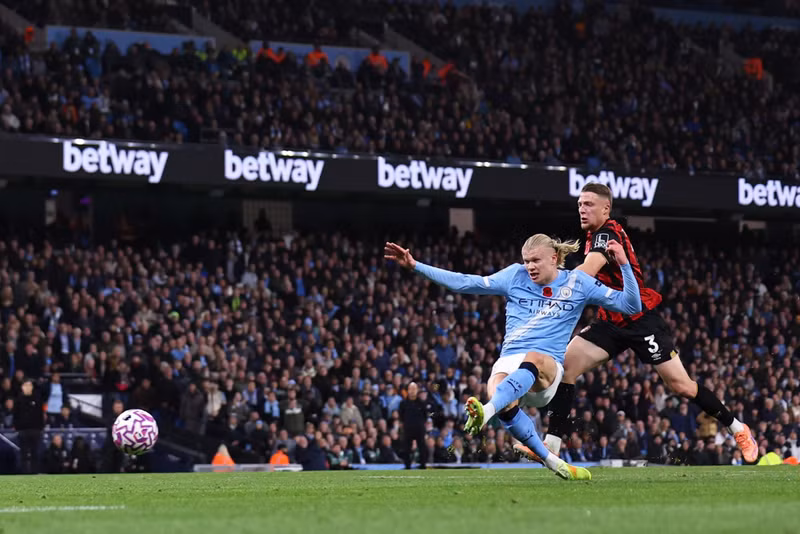 Haaland đã ghi 13 bàn tại Ngoại hạng Anh, 19 bàn trên mọi đấu trường cho Man City và tổng cộng 25 bàn ở mùa giải 2025-2026. man-city-4.jpg