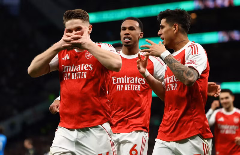 Viktor Gyokeres cũng lập cú đúp, giúp Arsenal nới rộng khoảng cách lên 5 điểm trên bảng xếp hạng. arsenal-2.jpg