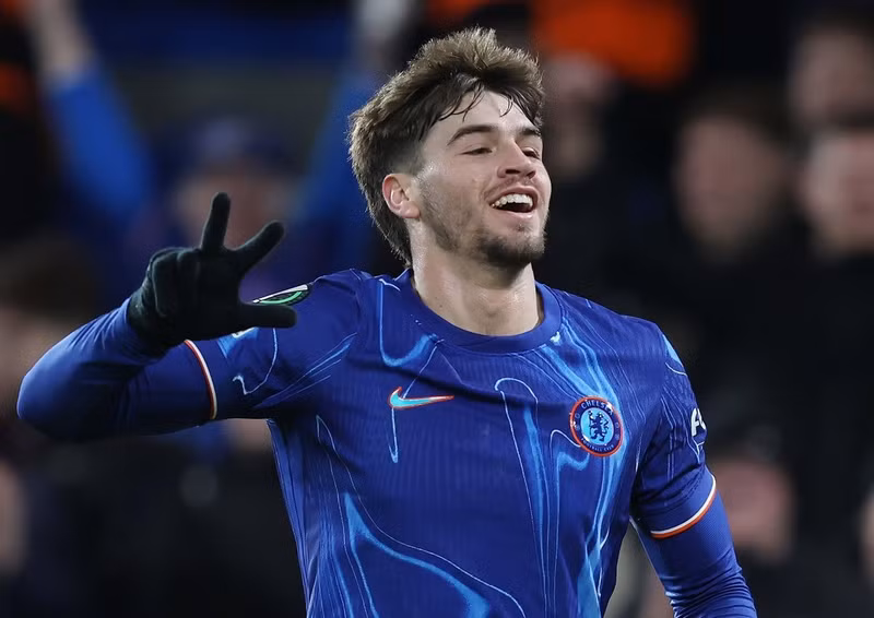 Marc Guiu là cầu thủ thi đấu nổi bật nhất bên phía Chelsea với một cú hat-trick bàn thắng vào lưới đại diện Ireland ở các phút 22, 34 và 45+3. 2-8505.jpg