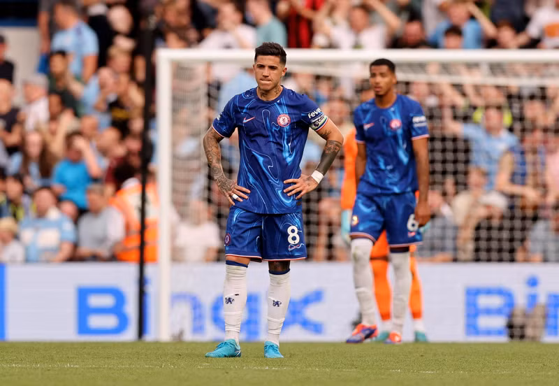 Chelsea dưới triều đại của chiến lược gia Enzo Maresca bất ngờ trao tấm băng thủ quân cho Enzo Fernandez. 3.jpg