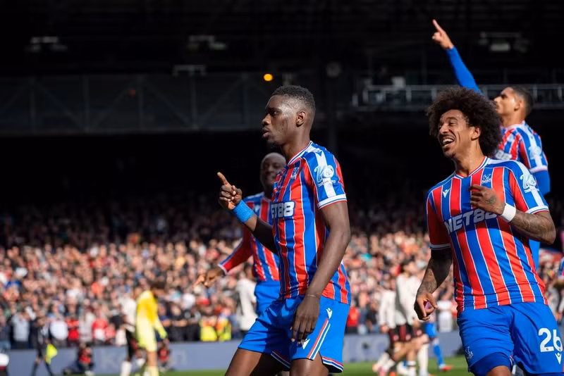 Chủ nhà Crystal Palace mở tỷ số trước nhờ công Ismaila Sarr ở ngay phút thứ 9. liverpool-2.jpg