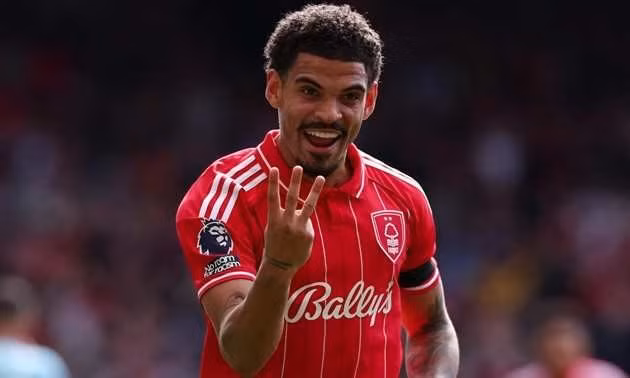 Tiền vệ Morgan Gibbs-White ghi 15 bàn tại Ngoại hạng Anh và 18 bàn trên mọi đấu trường cho Nottingham Forest mùa vừa qua. Dù cùng đội bóng cán đích thứ 16 và vào bán kết Europa League, anh vẫn không lọt vào mắt xanh HLV Thomas Tuchel. white-3.jpg