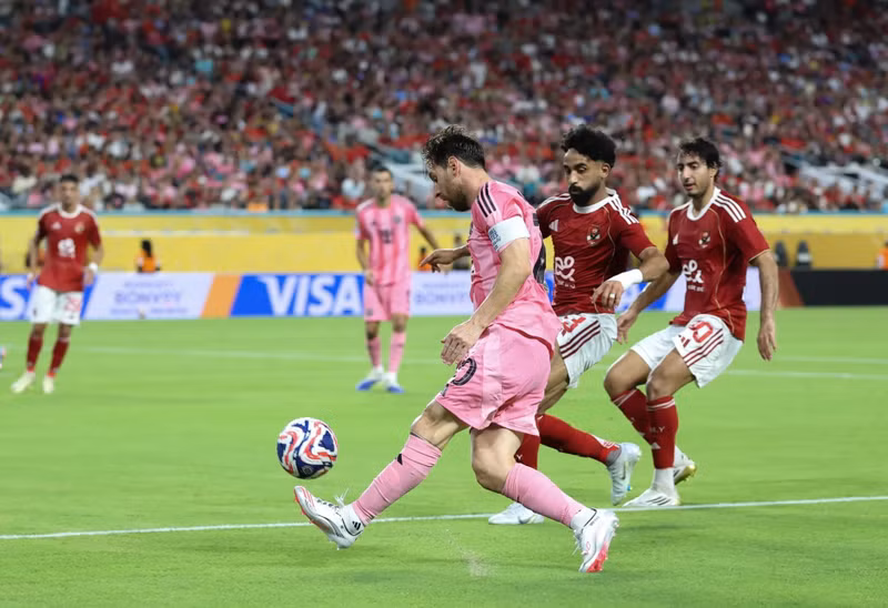 Tiếc cho chủ nhân 8 Quả bóng Vàng khi anh đã 2 lần đá bóng dội khung thành đối thủ. messi-6.jpg